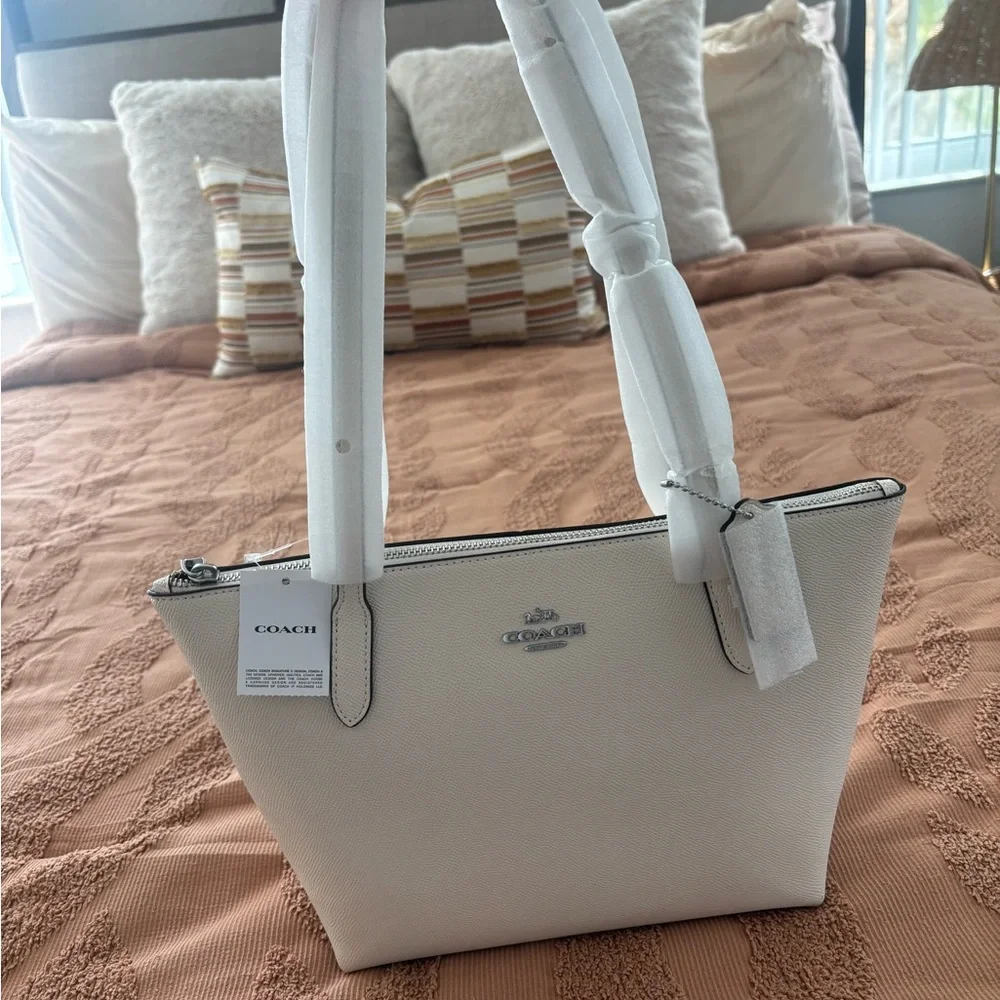 NWT Coach Chalk Pebbled Leather Tote - Picture 2 of 5